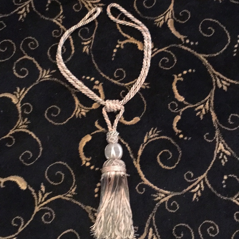 Tassel tie back